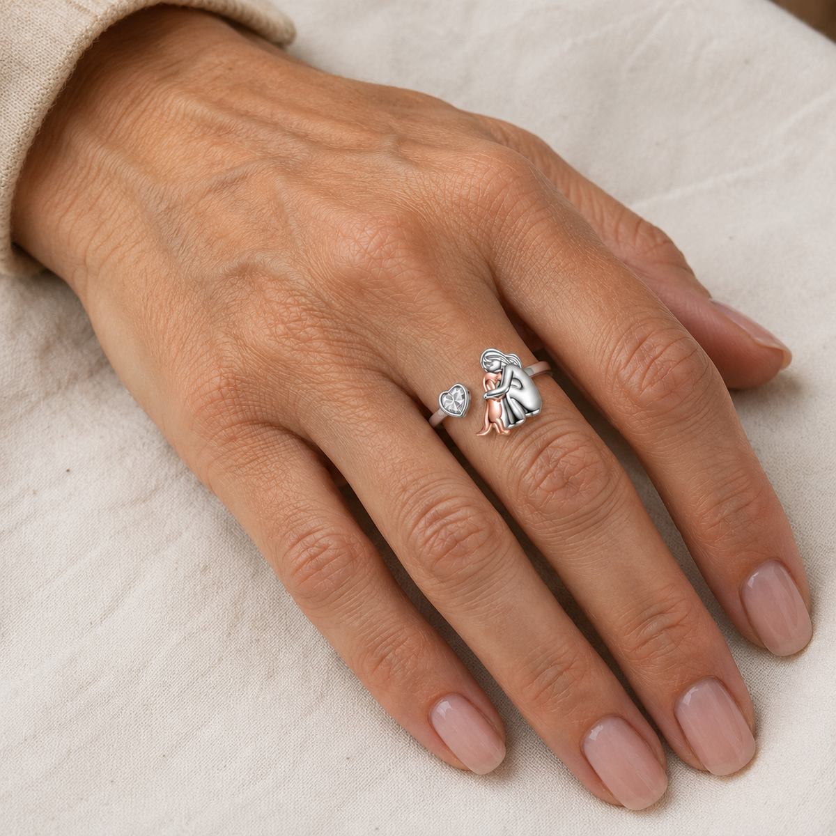 Noelia | Anillo Abrazo Eterno Grabado