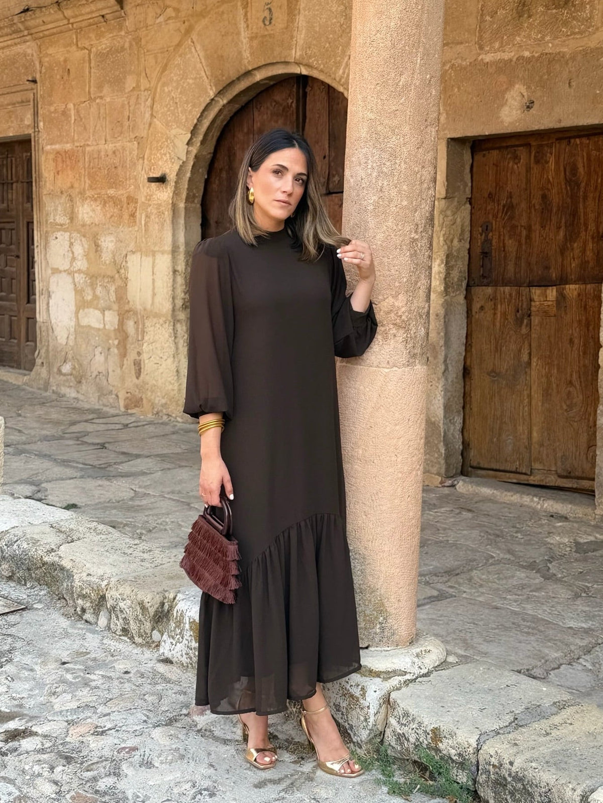 Regina | Vestido Liso con Volante Asimétrico