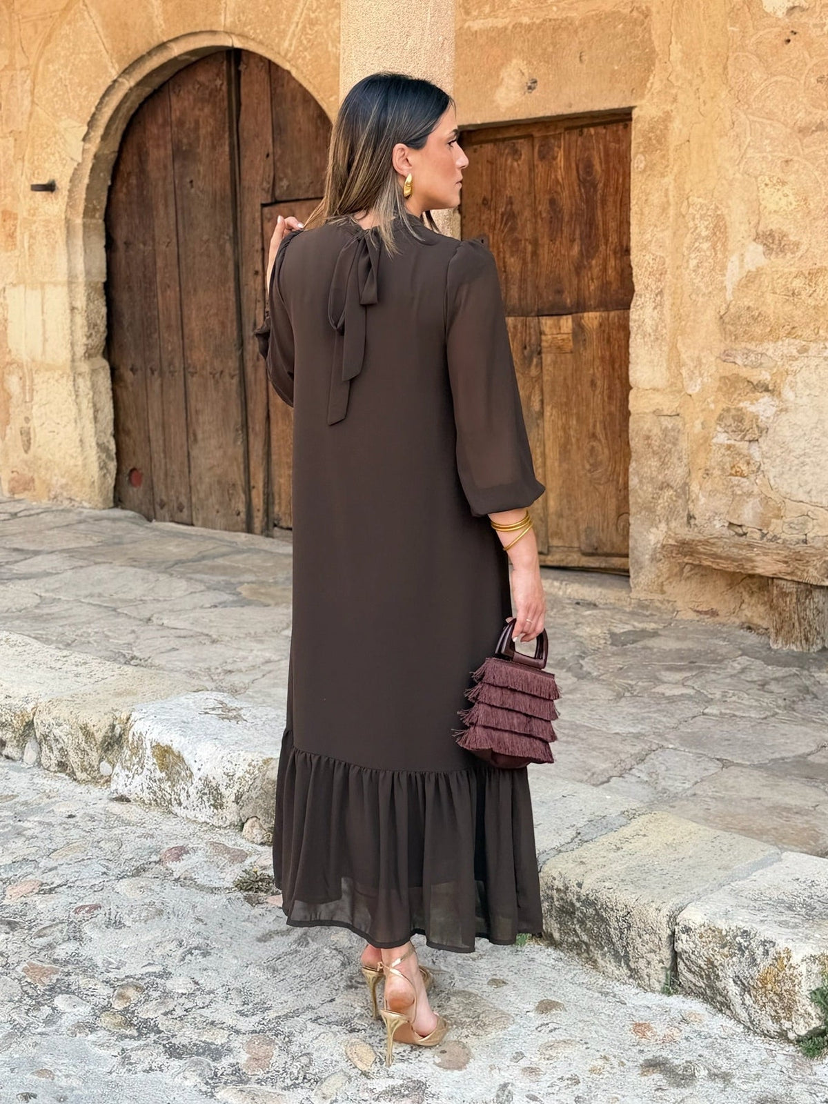 Regina | Vestido Liso con Volante Asimétrico